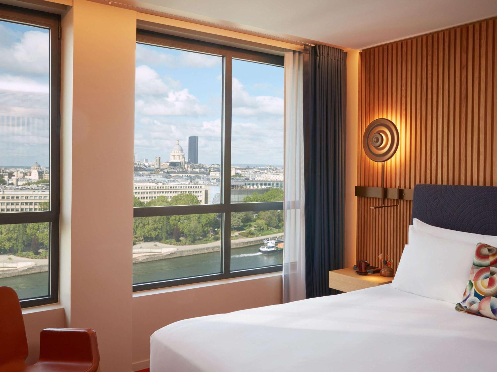 So/ Paris Hotel Zewnętrze zdjęcie A room at the hotel