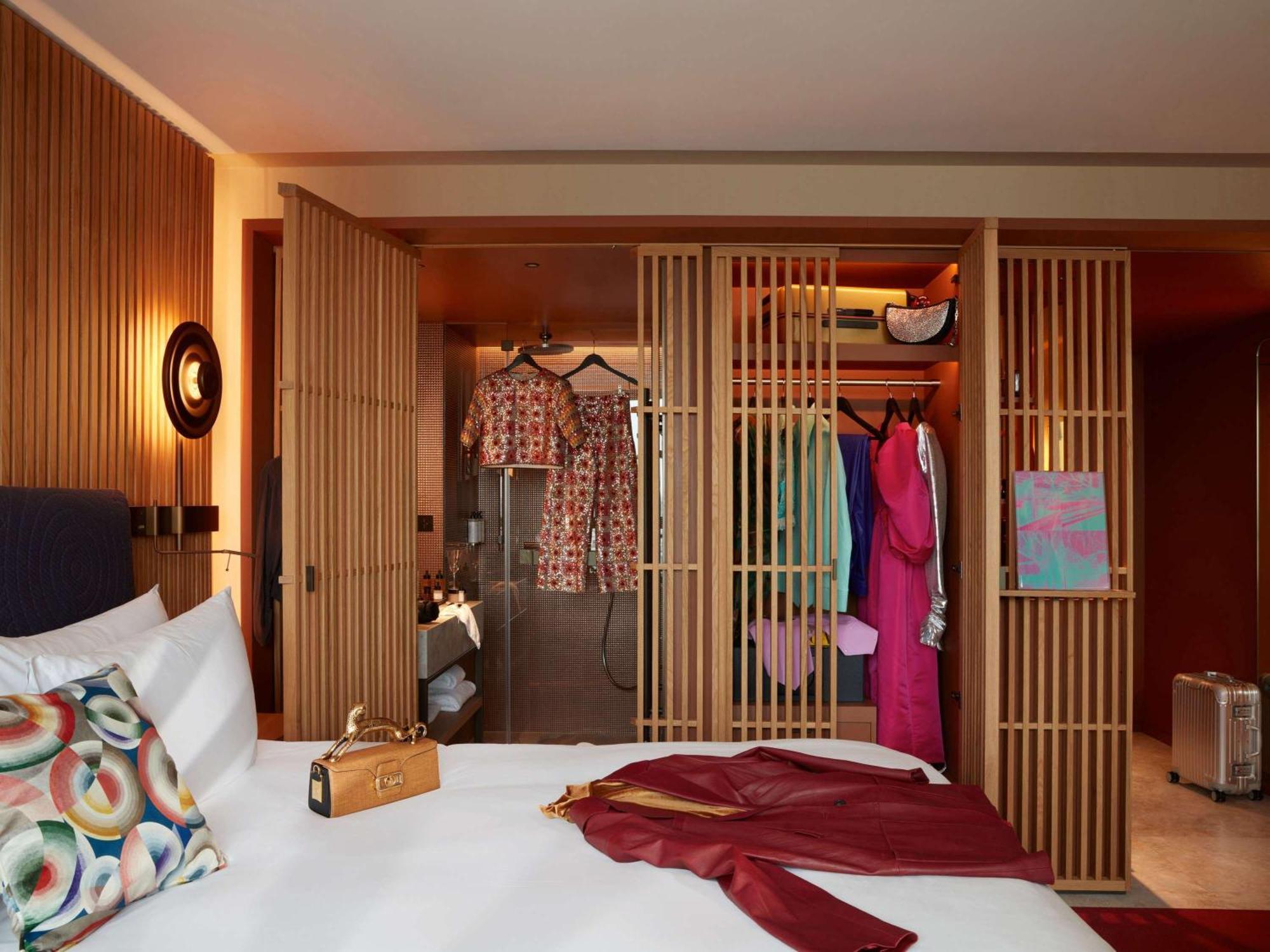 So/ Paris Hotel Zewnętrze zdjęcie A room at the hotel