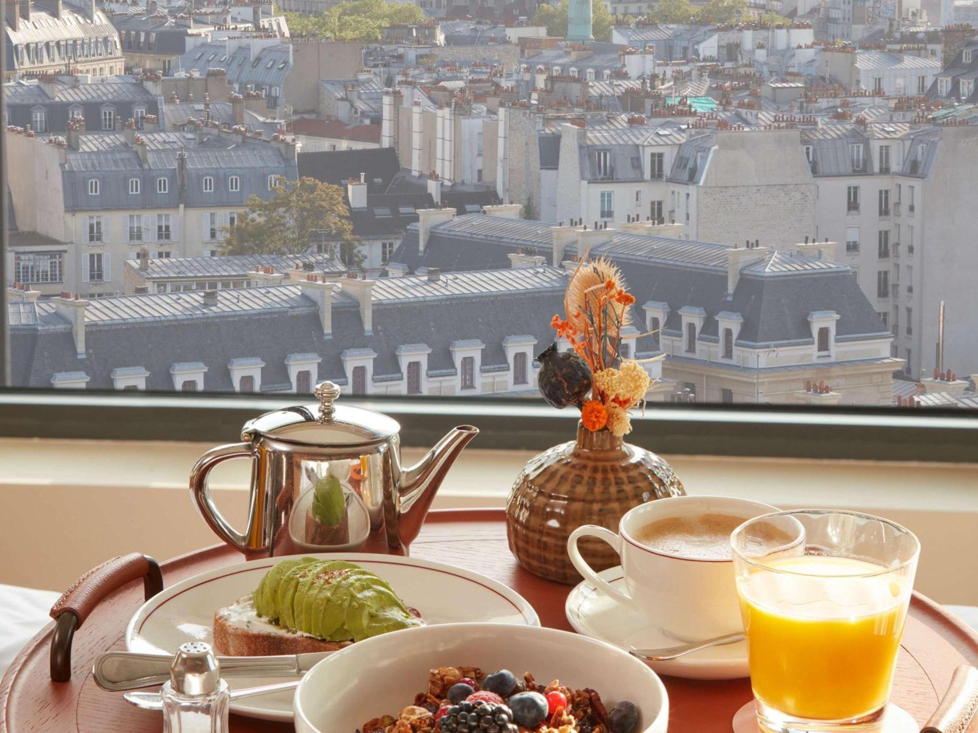 So/ Paris Hotel Zewnętrze zdjęcie Breakfast at the Hotel