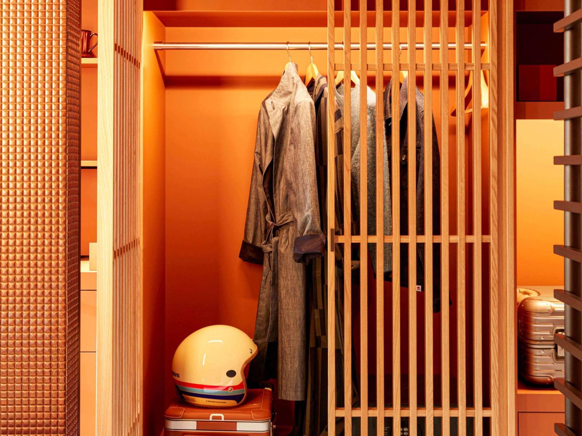So/ Paris Hotel Zewnętrze zdjęcie A wardrobe
